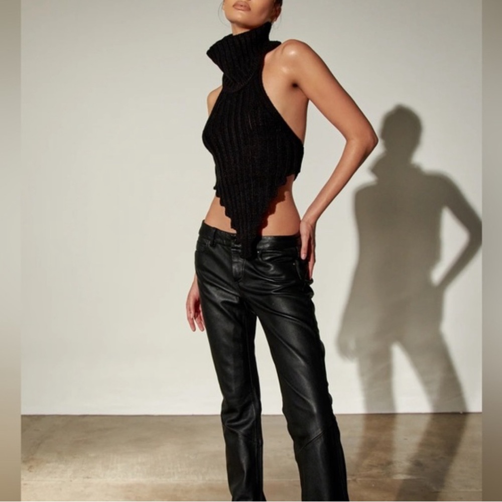 LOCAL EUROPEAN CROPPED TURTLENECK KNITTED TOP